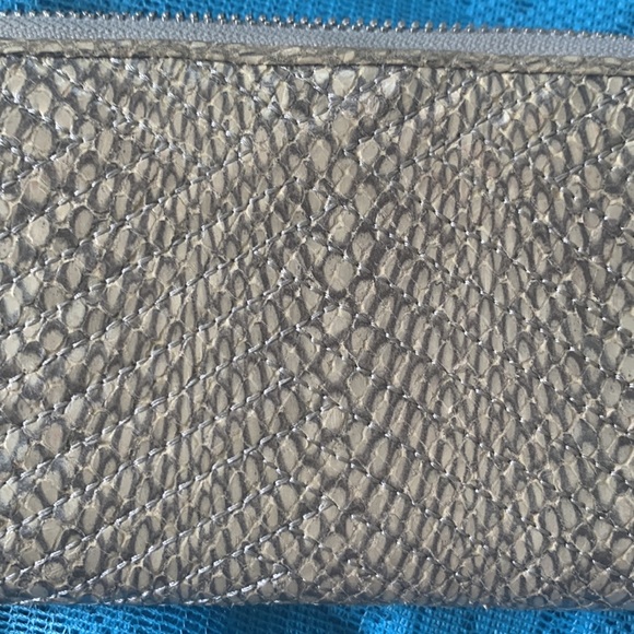 Cole Haan wallet - zippered - Picture 3 of 7